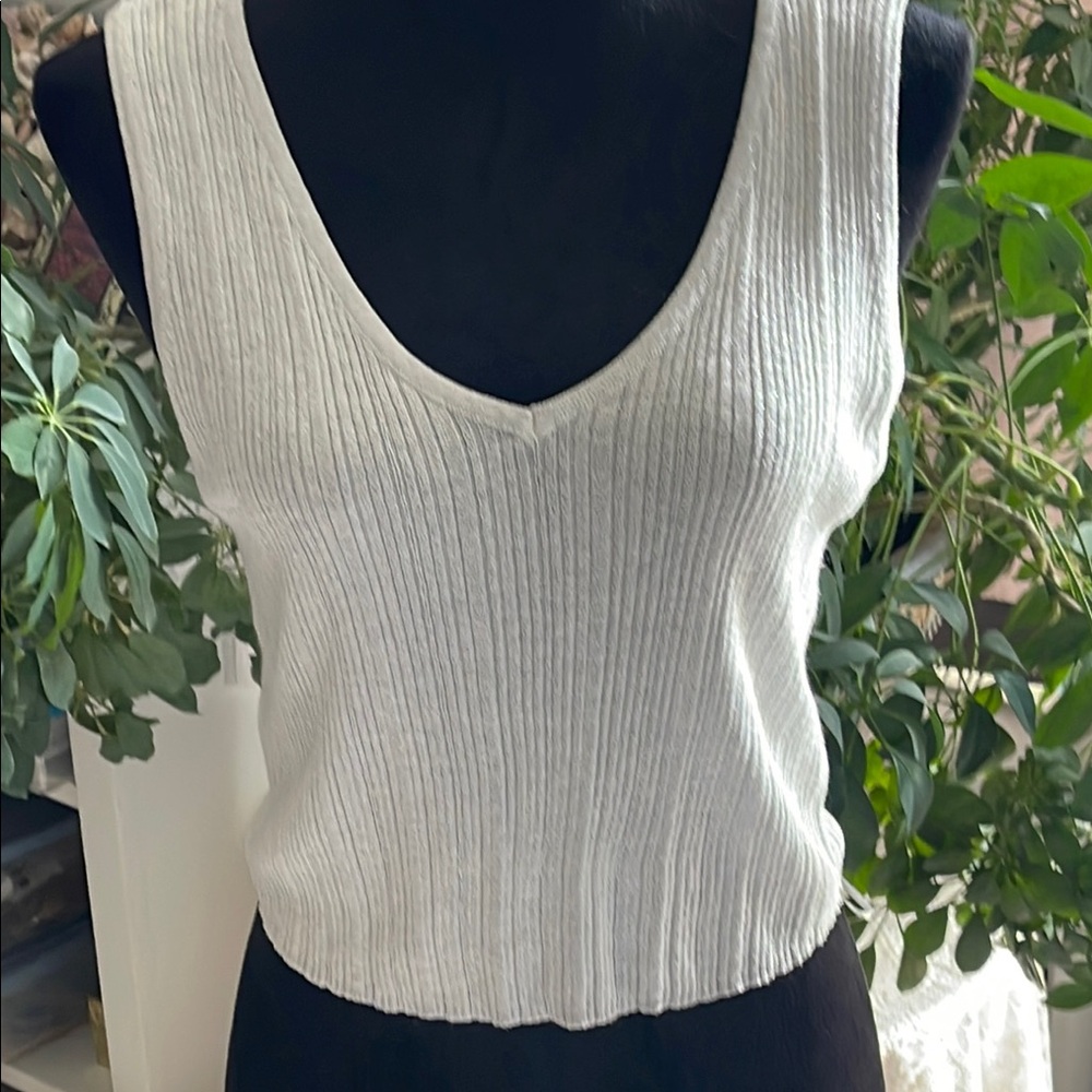 House of Harlow size LG. Silver,metallic,Ribbed Sleeveless Top. Stretch, NWT